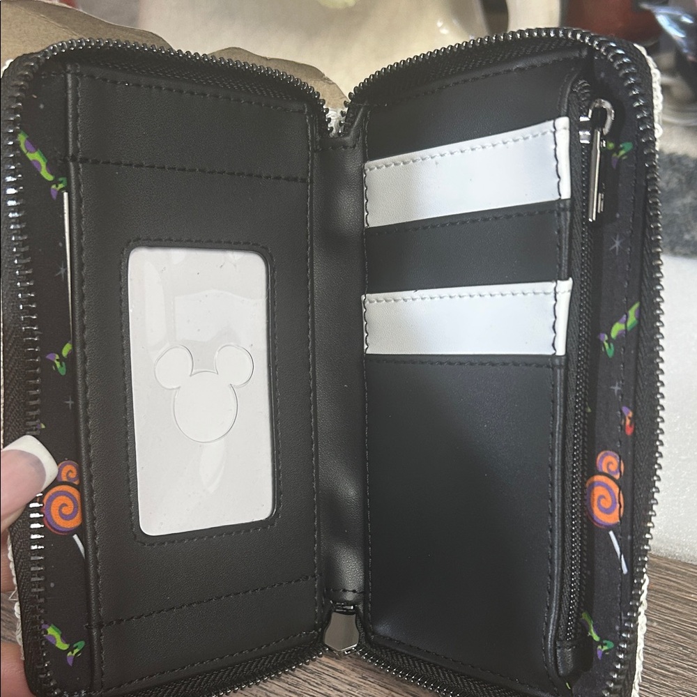 Loungefly Minnie Mouse Sequin Wallet Glows in the dark - Picture 4 of 7